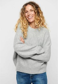 Пуловер Пуловер