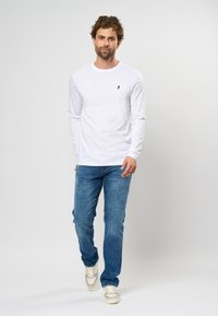 Лонгслив Лонгслив