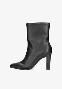 Полусапожки на высоком каблуке Полусапожки на высоком каблуке