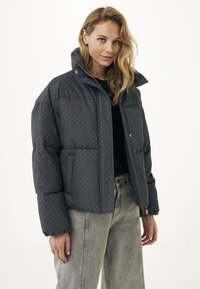 Зимняя куртка Зимняя куртка