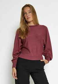 Пуловер Пуловер