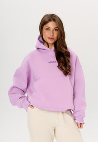 Пуловер с капюшоном Пуловер с капюшоном