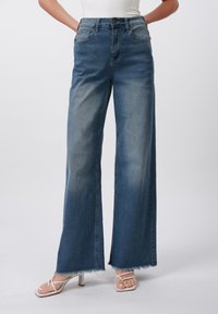 Клешеные джинсы Клешеные джинсы