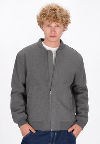 Куртка бомбер Куртка бомбер