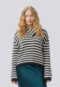 Пуловер в полоску Пуловер в полоску