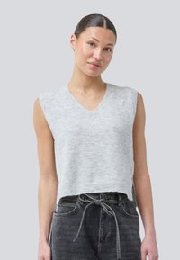 Пуловер без рукавов Пуловер без рукавов