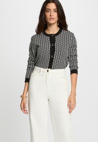 Жаккардовая вязаная кофта Жаккардовая вязаная кофта