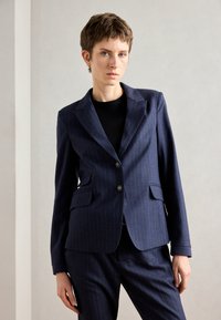 Блейзер Блейзер