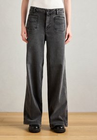 Джинсы Джинсы