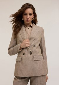 Костюм Костюм