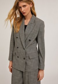 Костюм Костюм