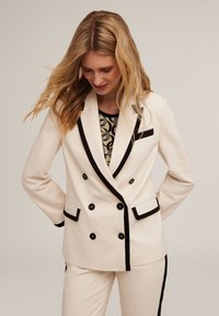 Костюм Костюм