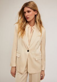 Костюм Костюм