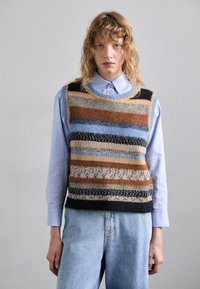 Пуловер без рукавов Пуловер без рукавов