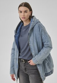 Джинсовая куртка Джинсовая куртка