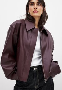 Кожаная куртка Кожаная куртка