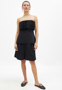 Топ без бретелек Топ без бретелек