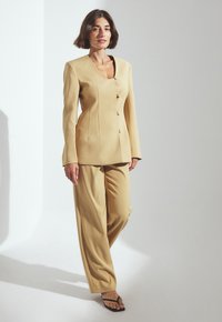 Широкие брюки Широкие брюки