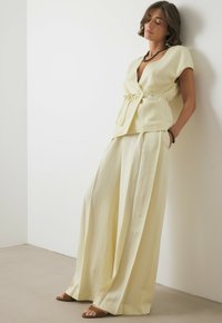 Широкие брюки Широкие брюки