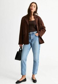 Короткие джинсы Короткие джинсы