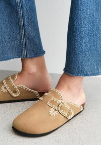 Шлепанцы Шлепанцы