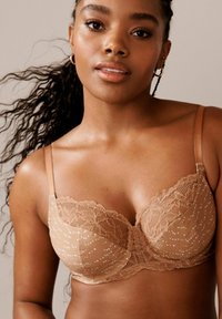 Бюстгальтер Бюстгальтер