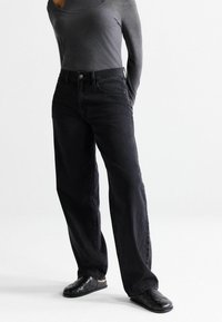 Свободные джинсы Свободные джинсы