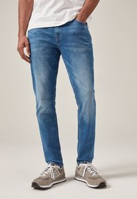 Узкие джинсы Узкие джинсы