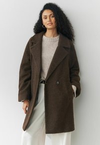 Короткое пальто Короткое пальто