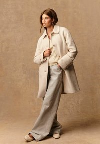 Короткое пальто Короткое пальто