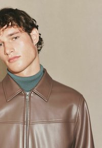 Кожаная куртка Кожаная куртка