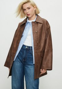 Пальто из искусственной кожи Пальто из искусственной кожи