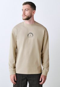 Лонгслив Лонгслив