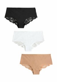 Трусы на бедрах Трусы на бедрах