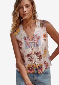 Жилет Жилет