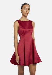 Короткое платье Короткое платье