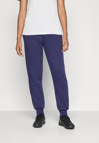 Спортивный костюм Спортивный костюм