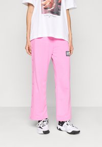 Спортивный костюм Спортивный костюм