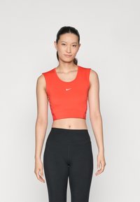 Спортивный топ Спортивный топ