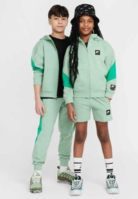 Пуловер Пуловер