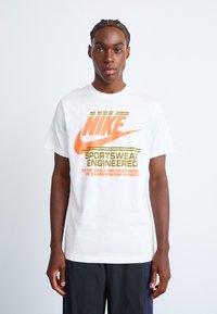 Футболка Футболка