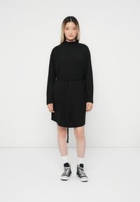 Вязаное платье Вязаное платье