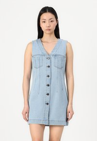 Джинсовая жилетка Джинсовая жилетка