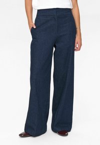 Свободные джинсы Свободные джинсы