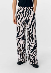 Широкие брюки Широкие брюки