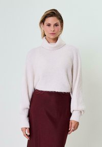 Пуловер Пуловер