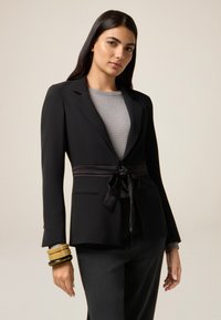 Блейзер Блейзер