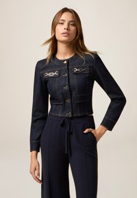 Короткий блейзер Короткий блейзер