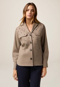 Куртка с накладнымит карманами Куртка с накладнымит карманами