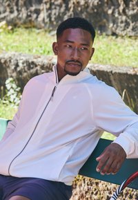 Спортивная куртка Спортивная куртка